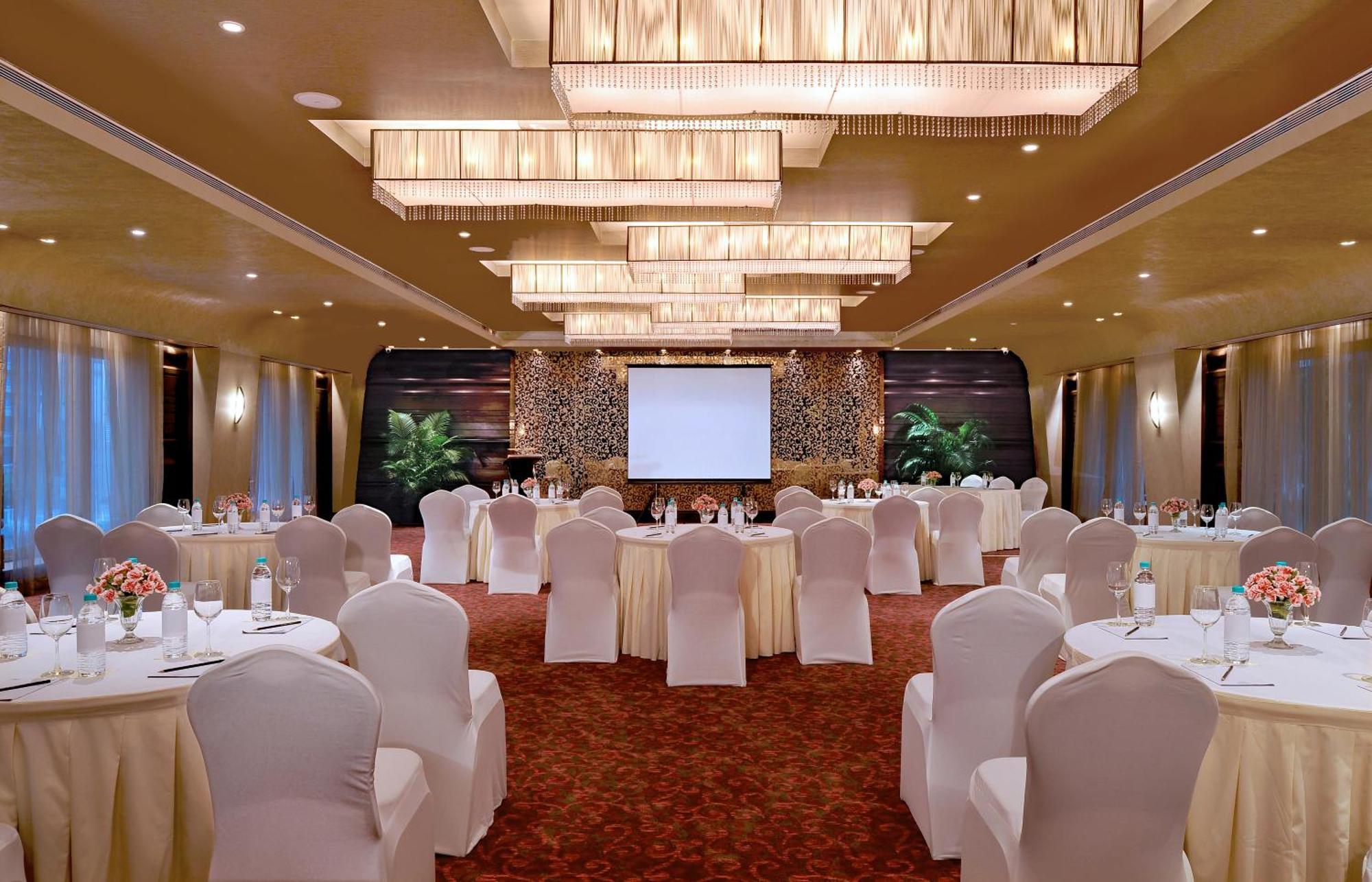 Radisson Mumbai Goregaon Eksteriør billede